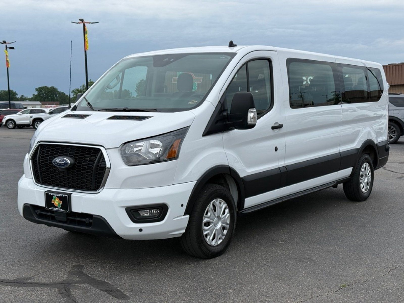Used 2024 Ford Transit 350 XLT RWD image 4