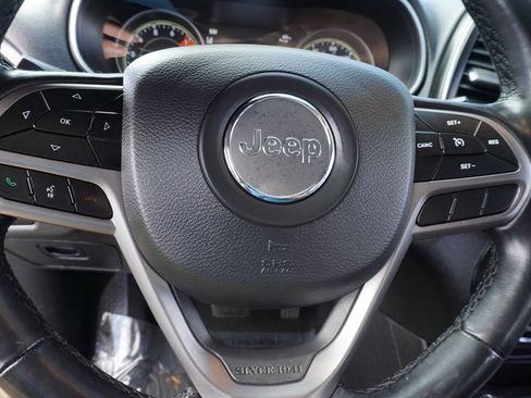 Used 2021 Jeep Cherokee Latitude Lux w/ Comfort/Convenience Group image 17