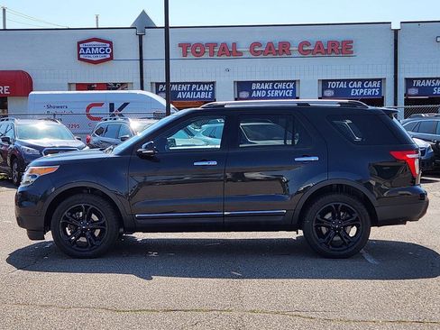 Used 2015 Ford Explorer Limited w/ Equipment Group 302A AWD/4WD image 2