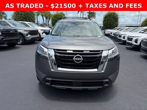 Used 2022 Nissan Pathfinder SV FWD image 2