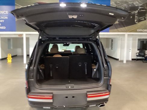 Used 2025 Hyundai Santa Fe Limited image 5