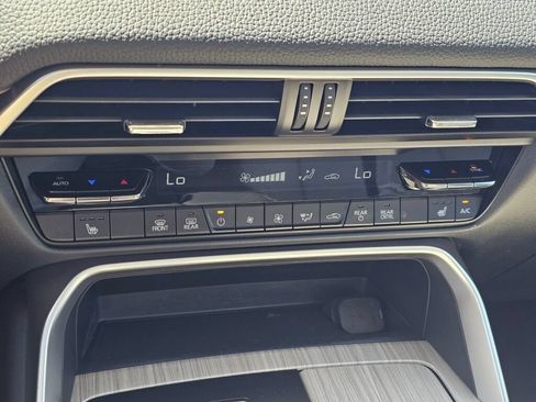 Certified 2024 MAZDA CX-90 Plug-In Hybrid w/ Preferred AWD/4WD image 17