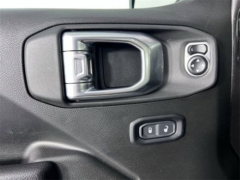 Used 2024 Jeep Gladiator Mojave w/ Technology Group image 24