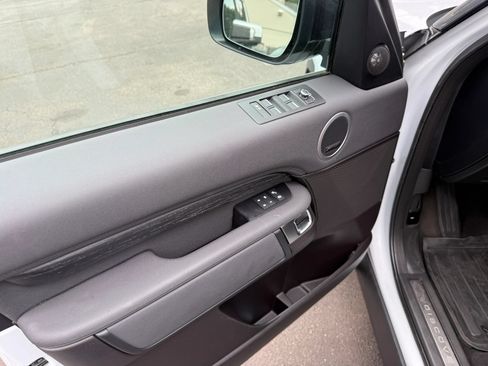 Used 2018 Land Rover Discovery HSE AWD/4WD image 26