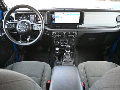 Used 2024 Jeep Gladiator Sport AWD/4WD image 5