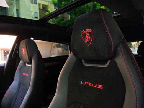 Used 2024 Lamborghini Urus Performante AWD/4WD image 15
