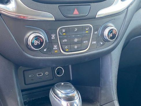 Certified 2020 Chevrolet Equinox LT w/ Driver Convenience Package image 11