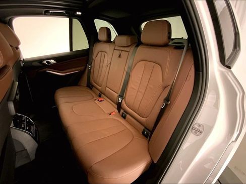 Used 2022 BMW X5 xDrive40i w/ M Sport Package AWD/4WD image 14