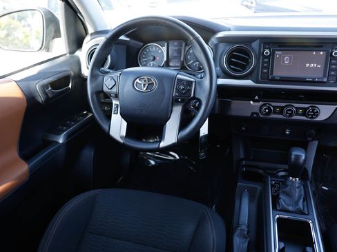 Used 2017 Toyota Tacoma SR5 w/ Tow Package RWD image 14