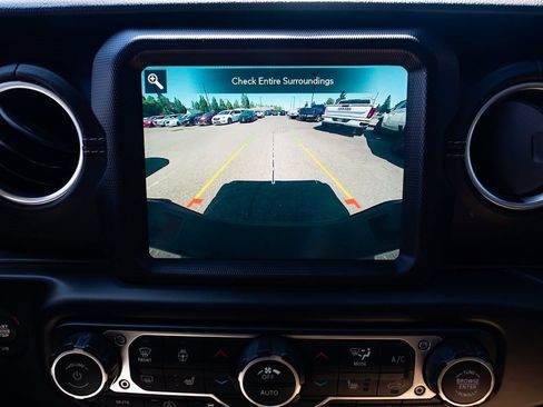 Used 2020 Jeep Gladiator Overland image 17