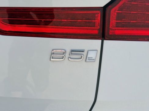 Used 2023 Volvo XC60 B5 Ultimate w/ Climate Package image 12