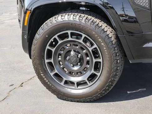 New 2026 Land Rover Defender 110 AWD/4WD image 9
