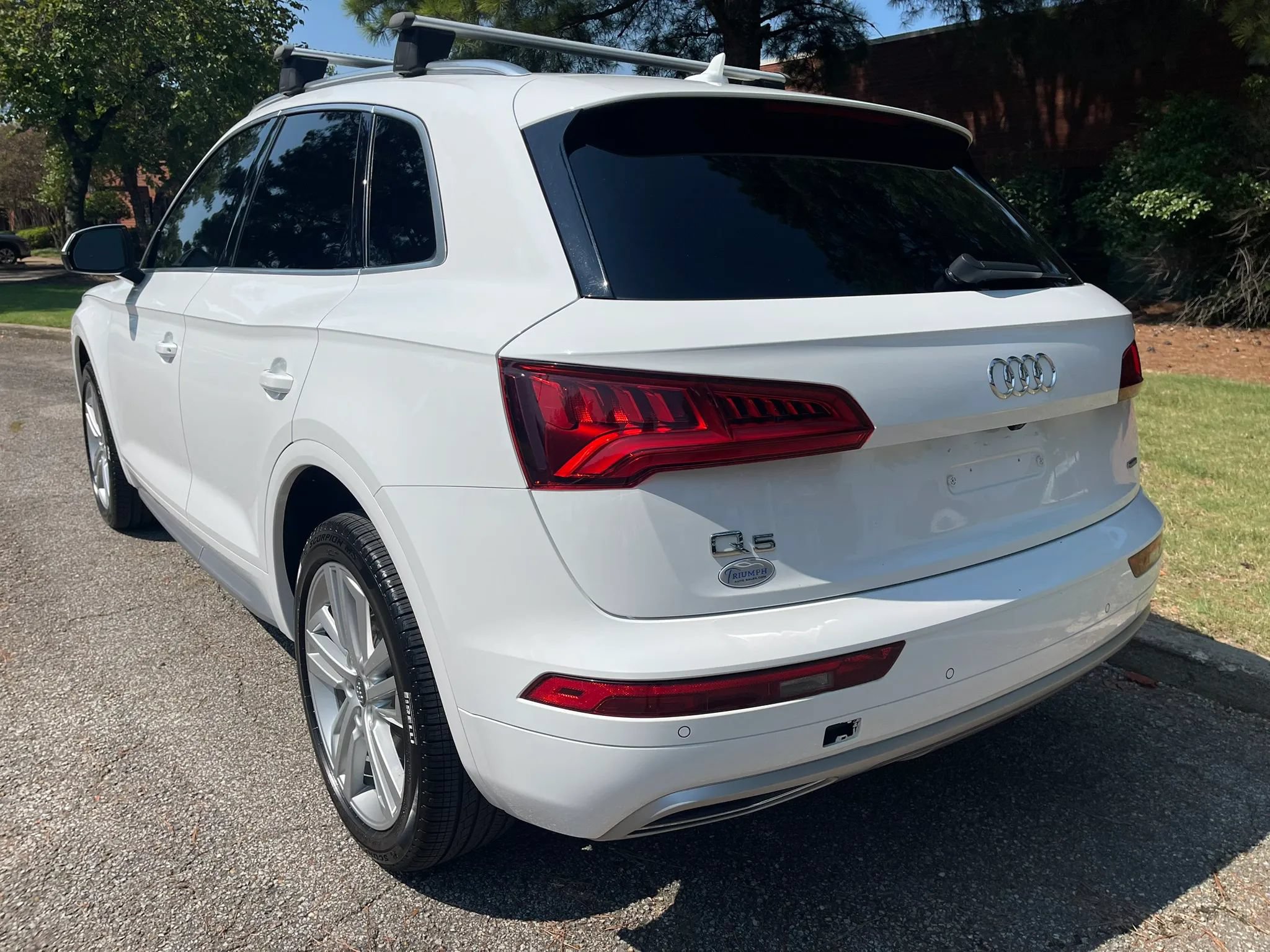 Used 2020 Audi Q5 2.0T Premium Plus w/ Premium Plus Package AWD/4WD image 3