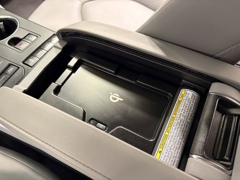 Used 2022 Toyota Highlander XLE image 25