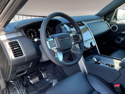 New 2025 Land Rover Discovery Dynamic SE image 7