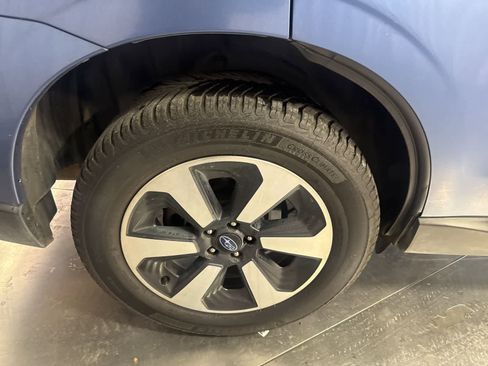 Used 2018 Subaru Forester 2.5i Premium w/ All-Weather Package image 16