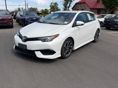 Used 2018 Toyota Corolla iM w/ Carpet Mat Package (TMS) FWD image 9