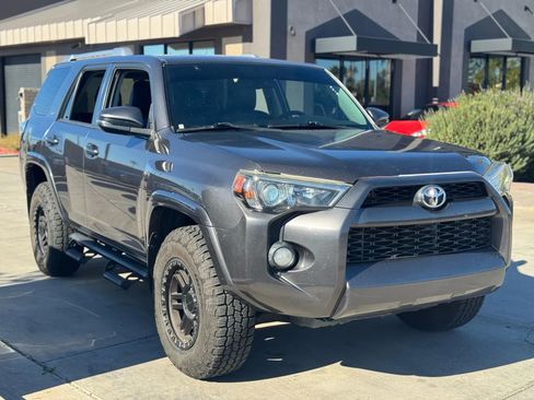 Used 2018 Toyota 4Runner SR5 Premium image 4