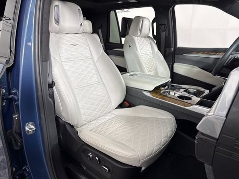 Used 2025 Cadillac Escalade Sport Platinum w/ LPO, Floor Liner Package AWD/4WD image 20