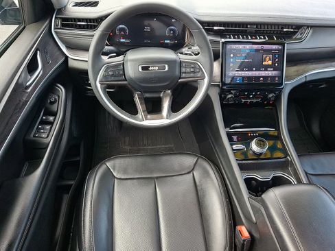 Used 2023 Jeep Grand Cherokee L Limited w/ Luxury Tech Group II AWD/4WD image 11