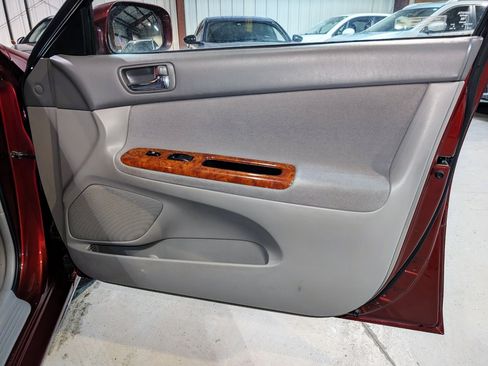Used 2005 Toyota Camry XLE image 24
