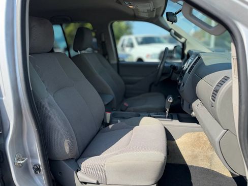 Used 2016 Nissan Frontier SV AWD/4WD image 6