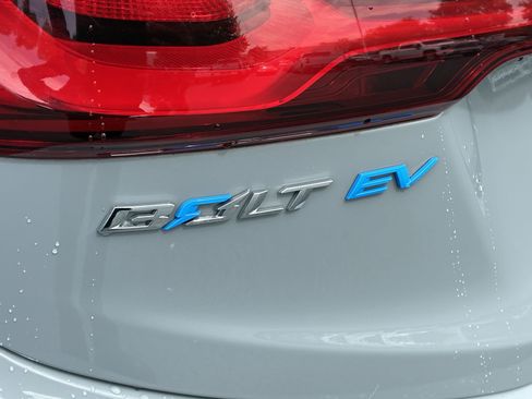 Used 2020 Chevrolet Bolt LT FWD image 11