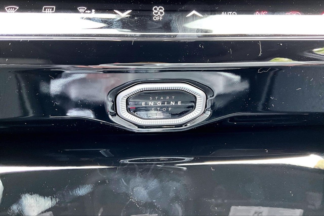 New 2027 Jeep Grand Cherokee Altitude AWD/4WD image 16