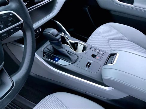 Used 2023 Toyota Highlander L image 14