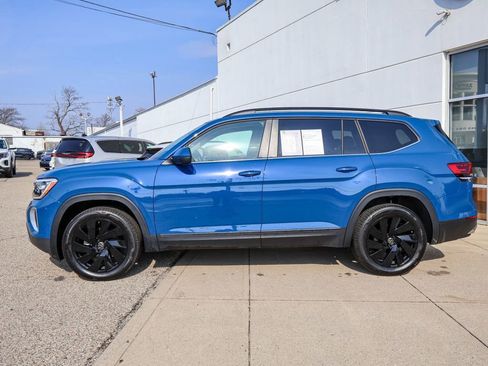 Certified 2025 Volkswagen Atlas SE image 2