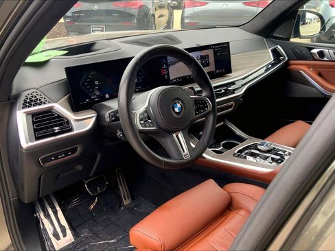 Used 2025 BMW X7 M60i AWD/4WD image 16