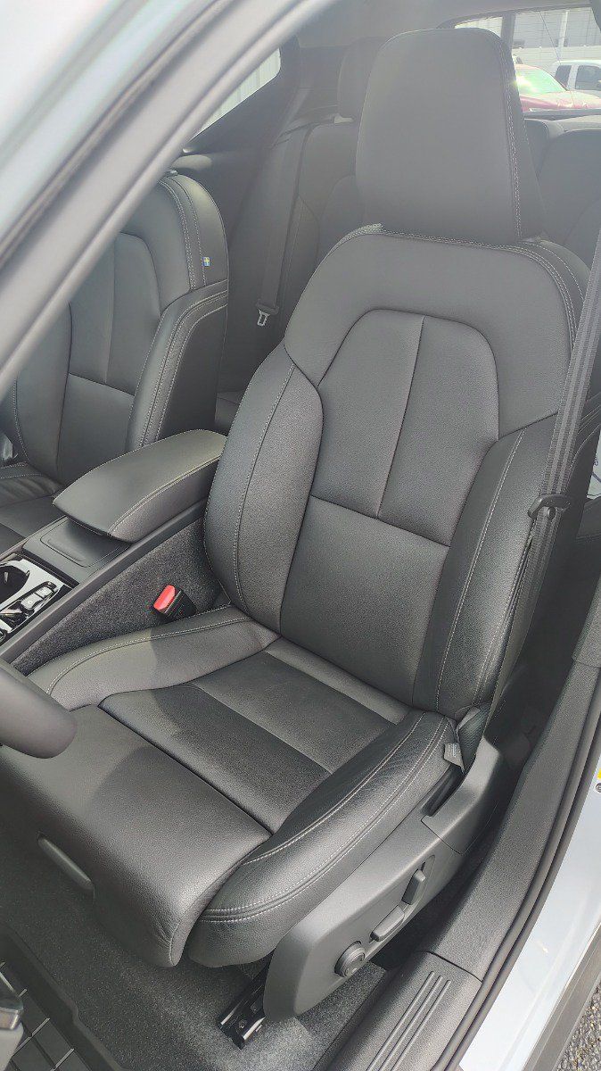 Used 2024 Volvo XC40 B5 Ultimate w/ Protection Package Premier AWD/4WD image 17