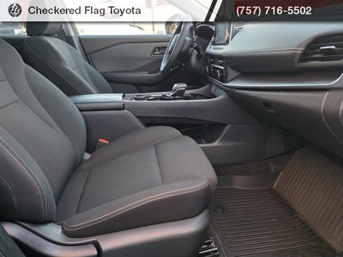 Used 2023 Nissan Rogue S image 39