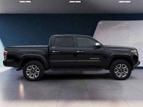 Used 2019 Toyota Tacoma Limited image 6