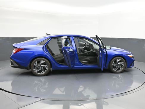 Used 2024 Hyundai Elantra SEL w/ Convenience Package image 38