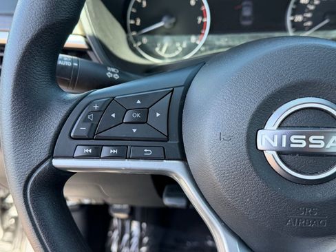 Used 2025 Nissan Altima 2.5 SV FWD image 34