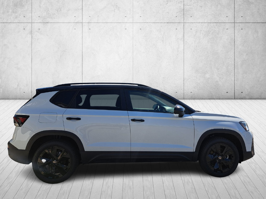 New 2026 Volkswagen Taos SE FWD image 4