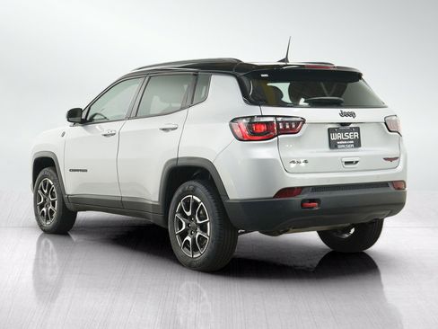 Used 2025 Jeep Compass Trailhawk AWD/4WD image 4