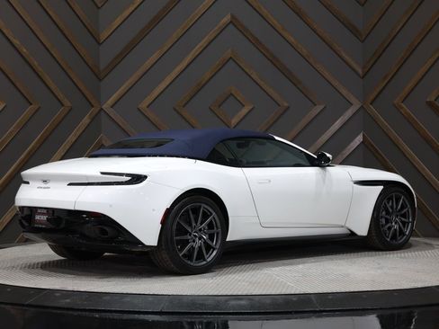 Used 2019 Aston Martin DB11 Volante image 25