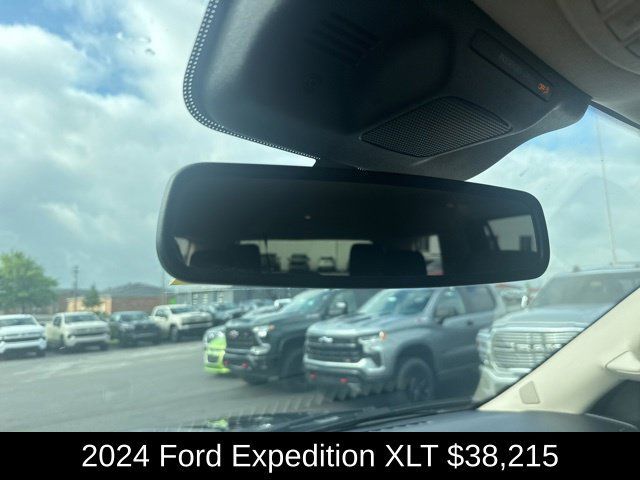 Used 2024 Ford Expedition XLT AWD/4WD image 23