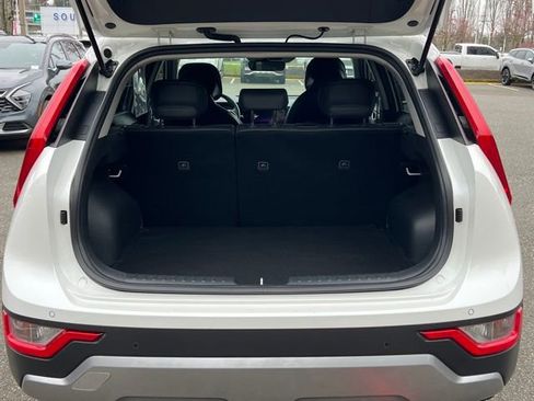 Certified 2023 Kia Niro EX image 12