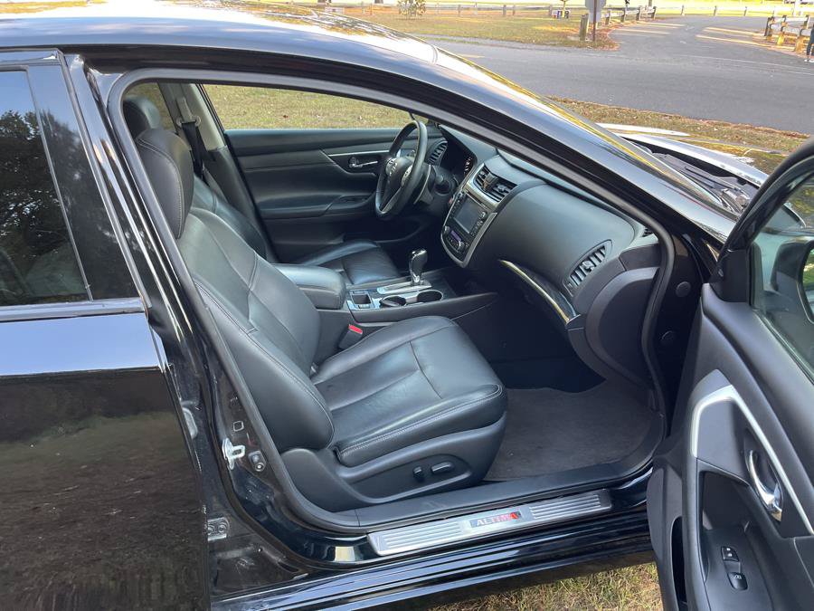 Used 2016 Nissan Altima 3.5 SL w/ 3.5 Technology Package FWD image 31