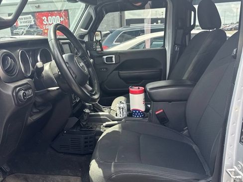 Used 2022 Jeep Gladiator Sport AWD/4WD image 6