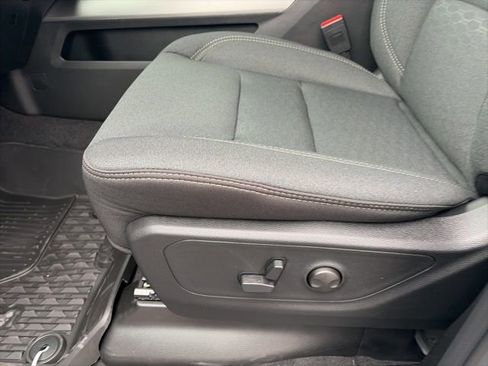 New 2026 RAM 1500 4x4 Crew Cab image 12