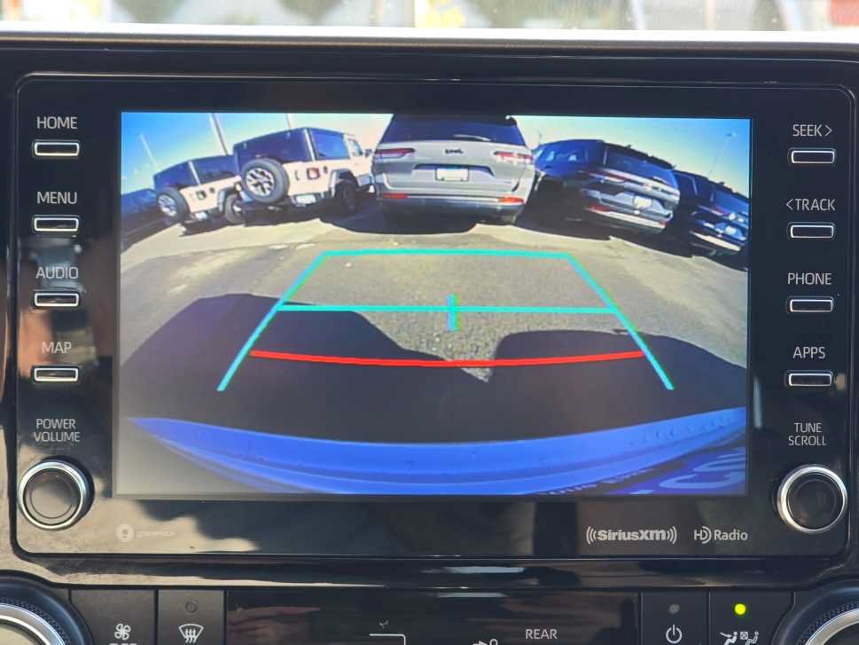 Used 2022 Toyota Highlander XLE AWD/4WD image 20