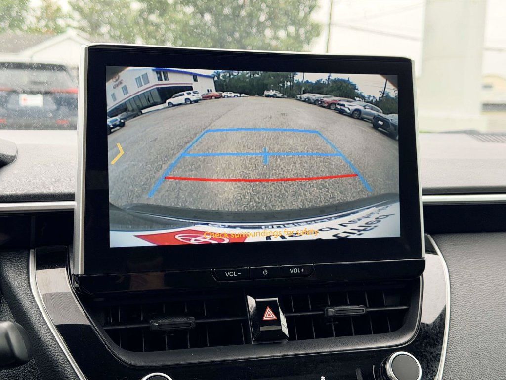 Certified 2025 Toyota Corolla SE w/ SE Premium Package FWD image 4