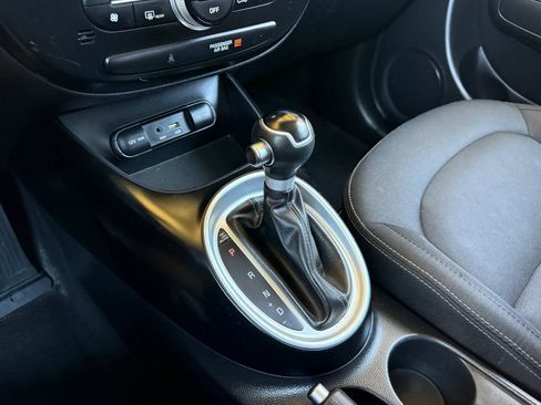 Used 2018 Kia Soul + FWD image 34