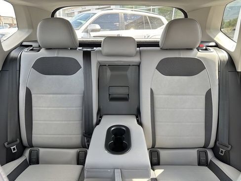 New 2024 Volkswagen Taos SE image 18