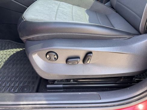 Used 2023 Volkswagen Taos SE w/ Panoramic Sunroof Package AWD/4WD image 22