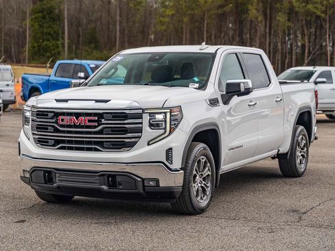 Used 2025 GMC Sierra 1500 SLT image 3